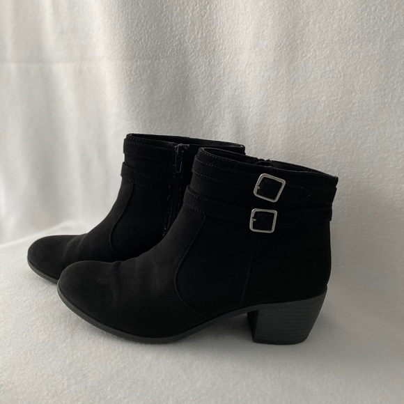 American Eagle by Payless Size 9 Black Bootie. - Picture 3 of 16